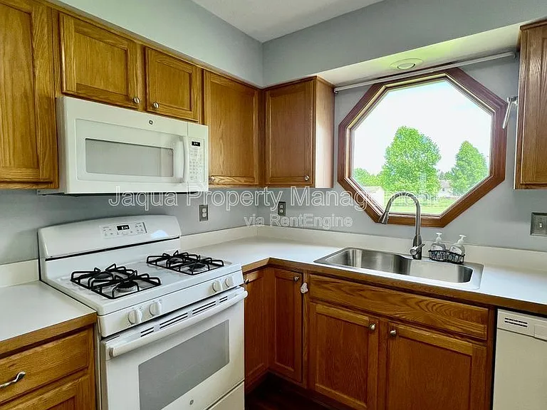 53641 Rolling Meadow Blvd — Photo 5