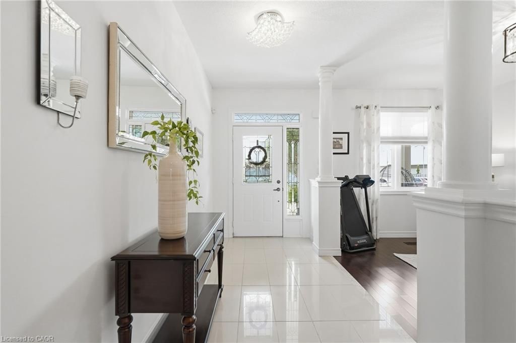 35 Finton Ln, Hamilton, ON - View 4