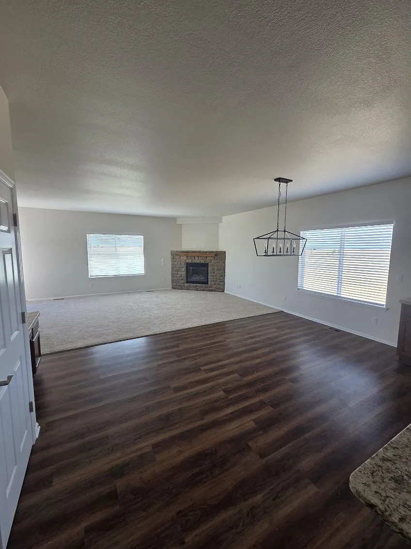 4 bed, 2422 sqft, $3,150 — Photo 4