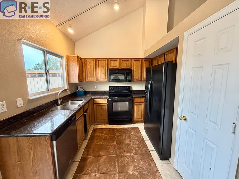 5190 E 120th Pl — Photo 3
