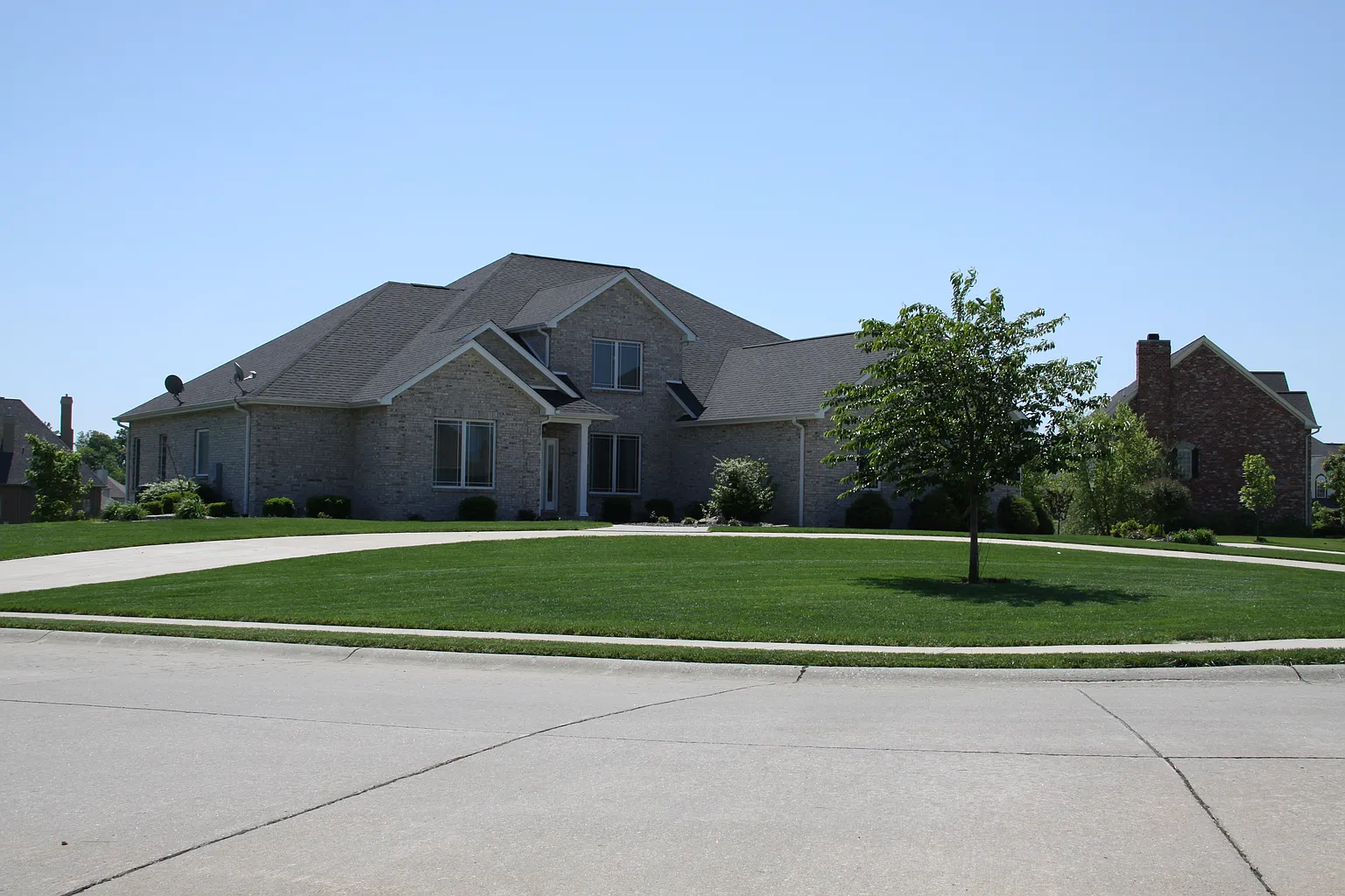 1690 Lancaster Dr photo 1