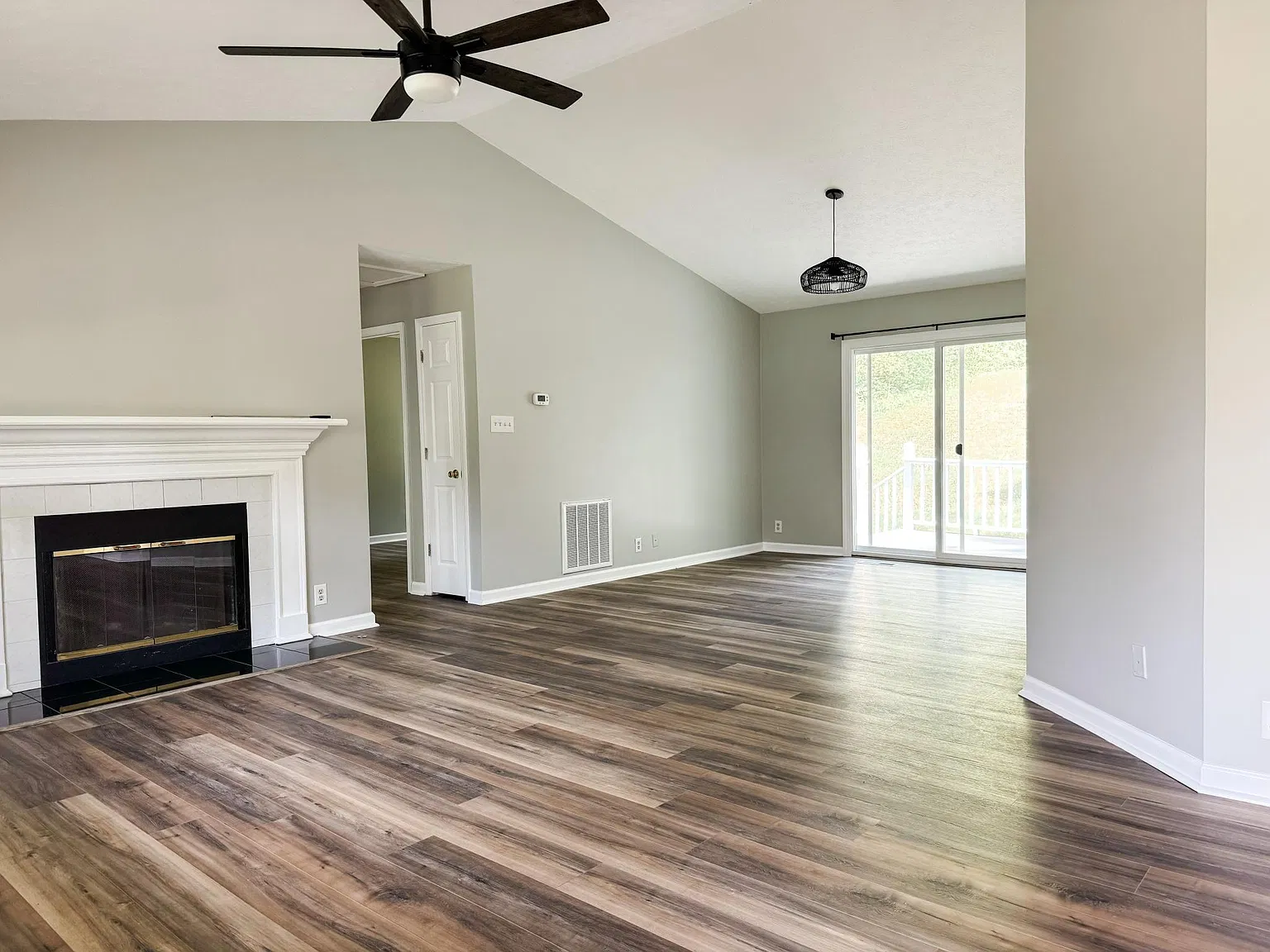 3 bed, 1400 sqft, $2,400 — Photo 3