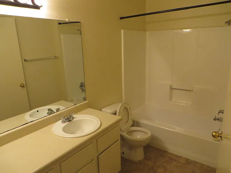 2217 Katy Ln — Photo 18