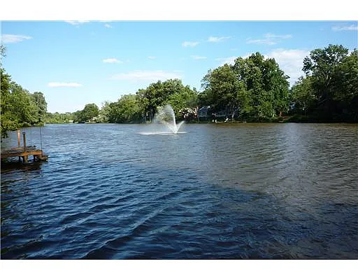 123 Lakeside Dr N photo 1