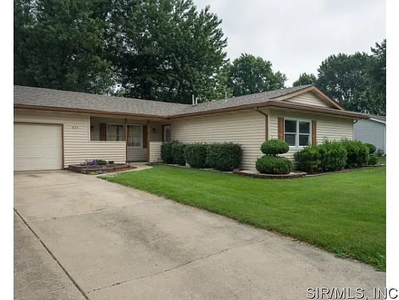427 Eagles Way photo 1