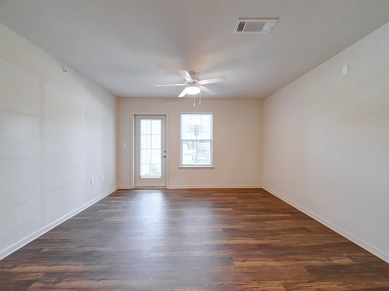 The Hub on Harris Apartment Homes — Photo 33