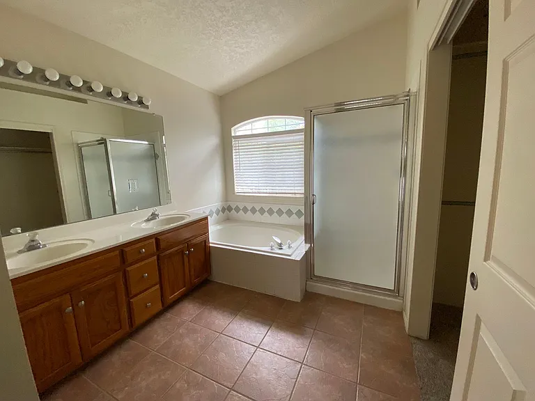 7432 Peregrine Rd NE — Photo 15