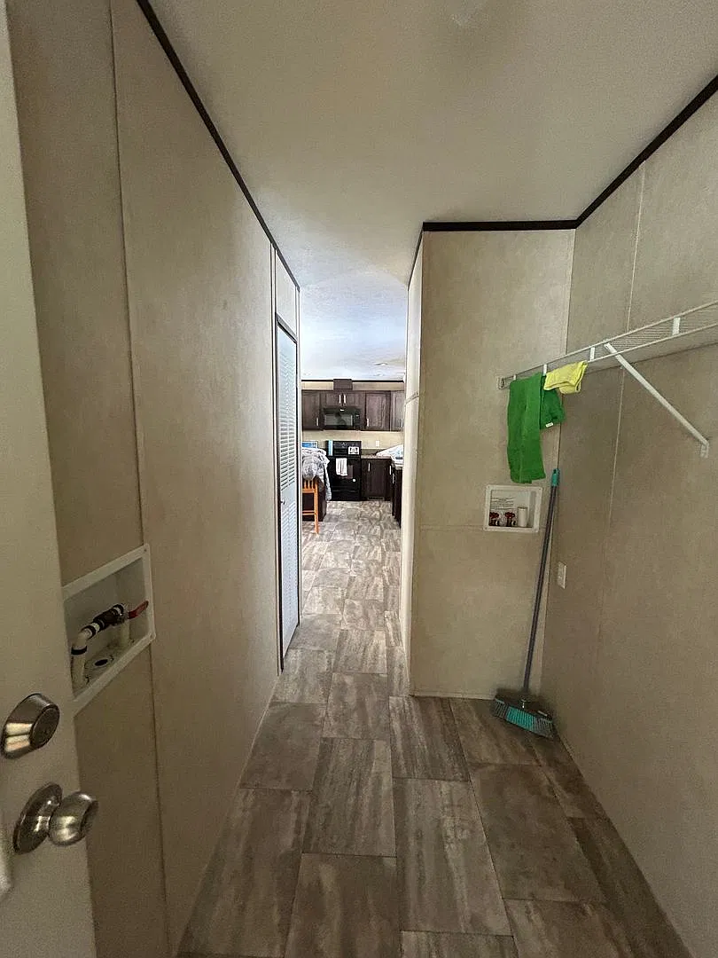 Sweet location, 3 bedroom 2 bath in Eliot Maine! 2 car garage! — Photo 4