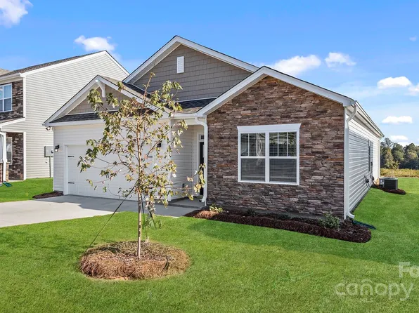 592 Country Oak Dr, Asheville, NC 28804