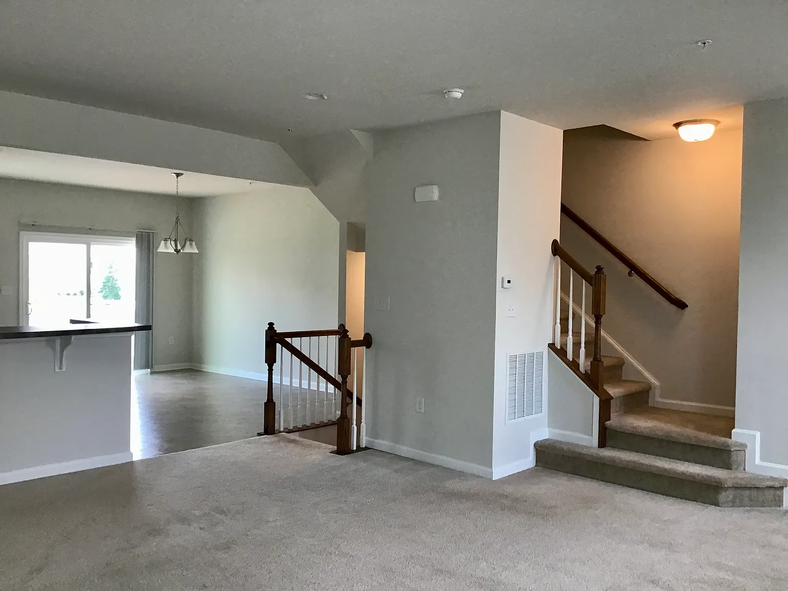 3 bed, 2.5 bath, 2200 sqft, $2,920 — Photo 4