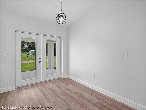 3rd image of 3362 Poplar St