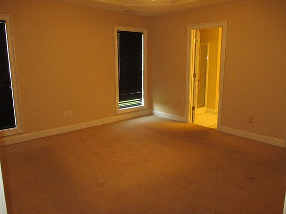 5th image of 122 Bluebird Ln
