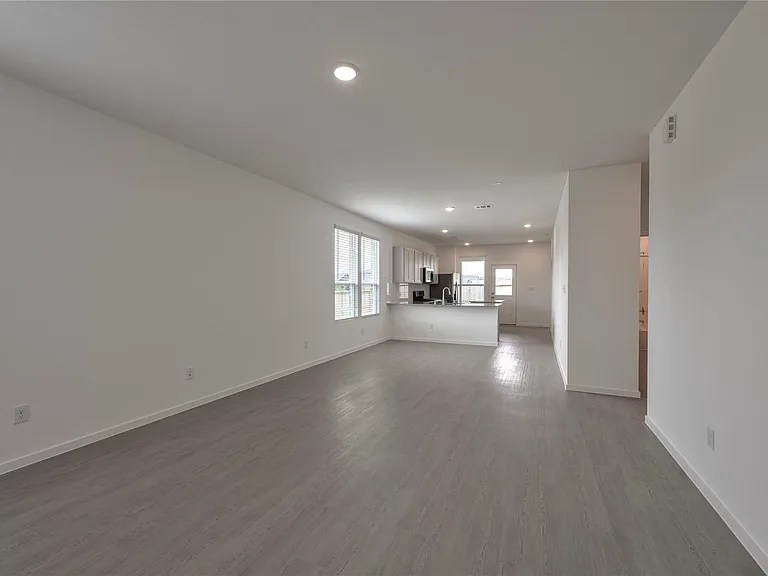 905 Silver Buckle Ln — Photo 7