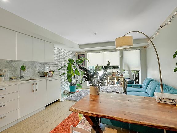 5th image of 2508 Fraser St #210