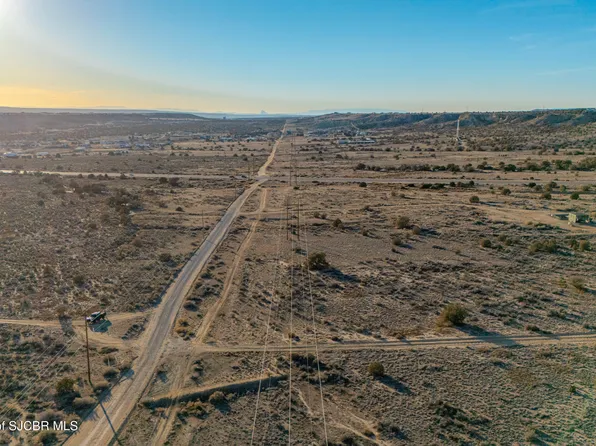 Xy Rd #3500, Flora Vista, NM 87415