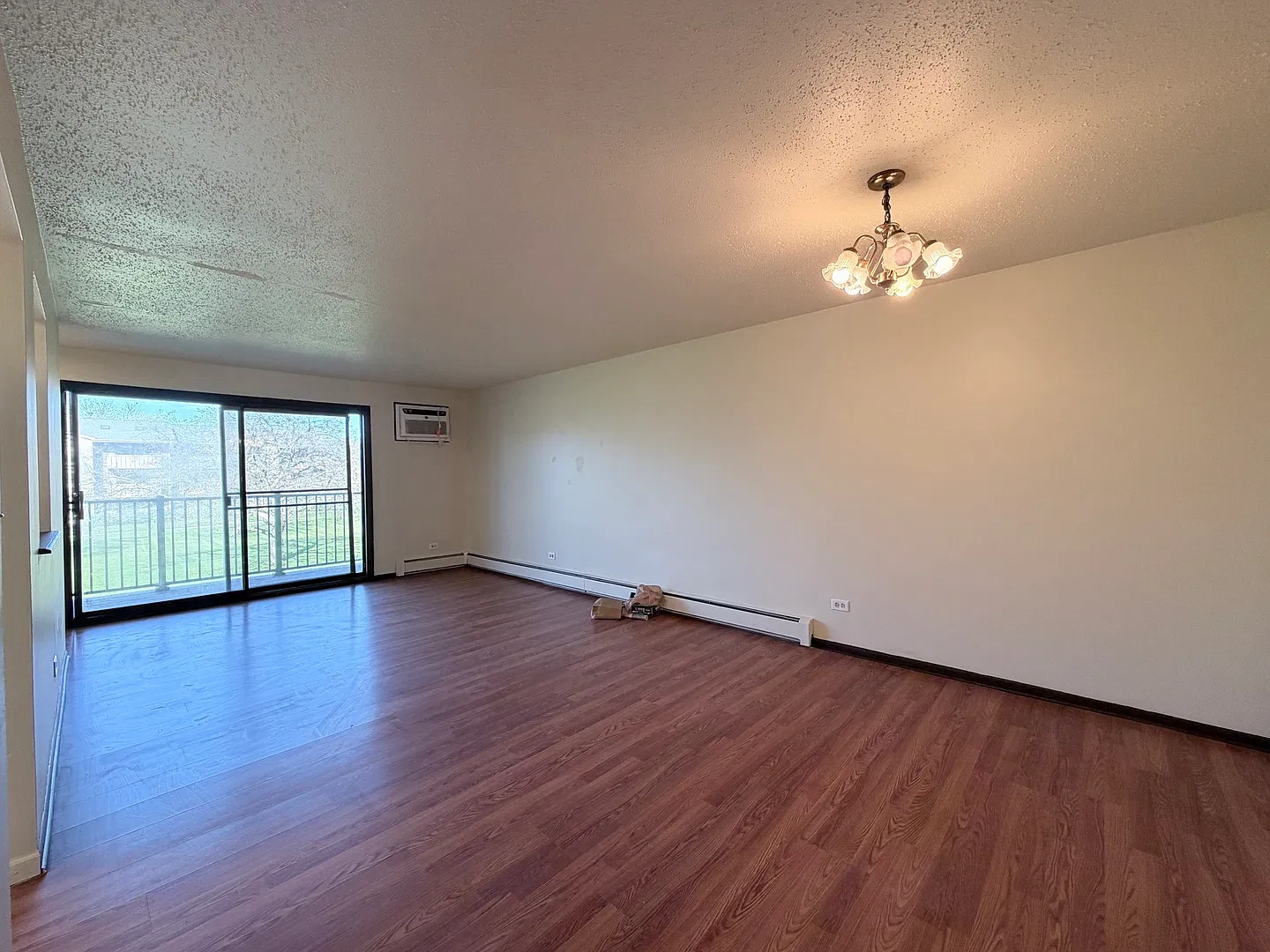 2 bed, 1.5 bath, 948 sqft, $1,950 — Photo 2