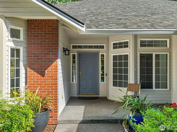 5th image of 4234 Legacy Drive NE