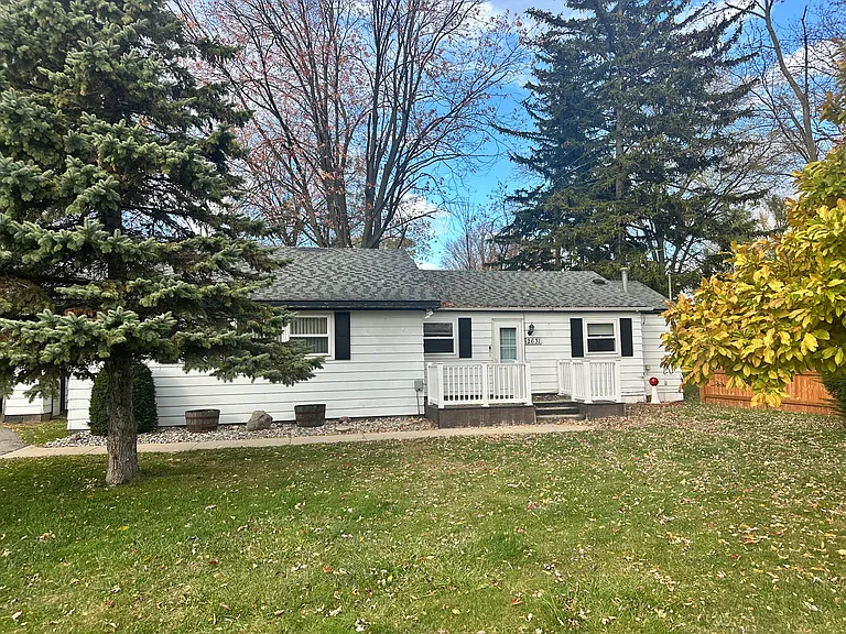 2631 Tatham Rd — Photo 2