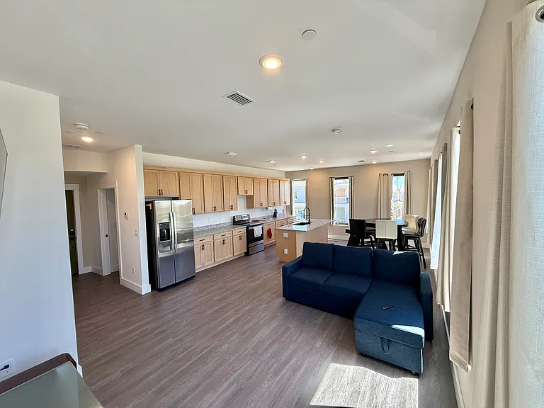 8201 Thomas Dr #201 — Photo 18