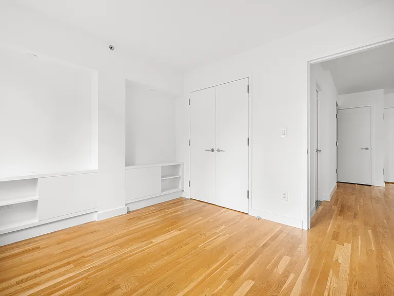101 W 15th St #627 — Photo 7
