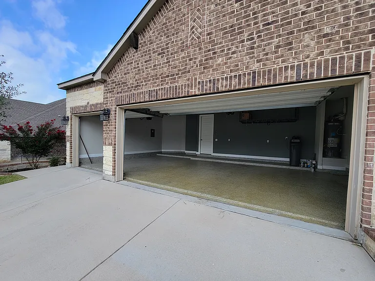 8915 Monument Parke — Photo 21
