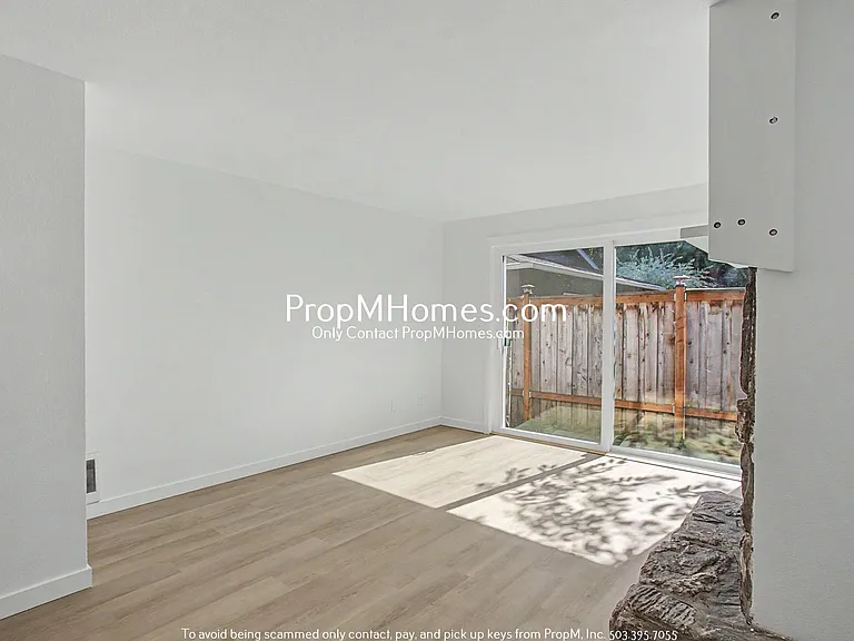 2218 SE Tacoma St — Photo 2