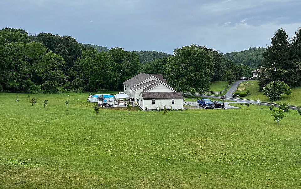 2nd image of 4830 Schalk Rd #1