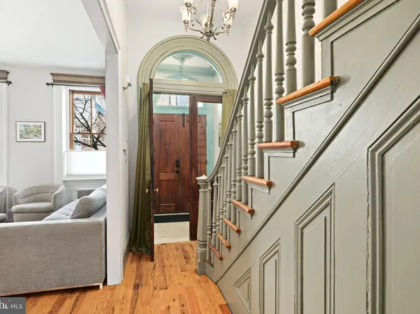 2047 Amber St, Philadelphia, PA 19125