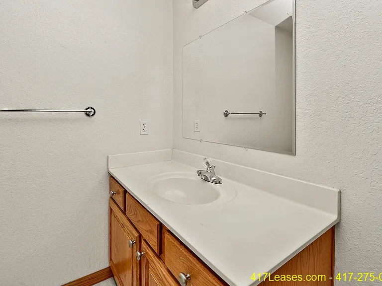 1261 E Lakewood St — Photo 34