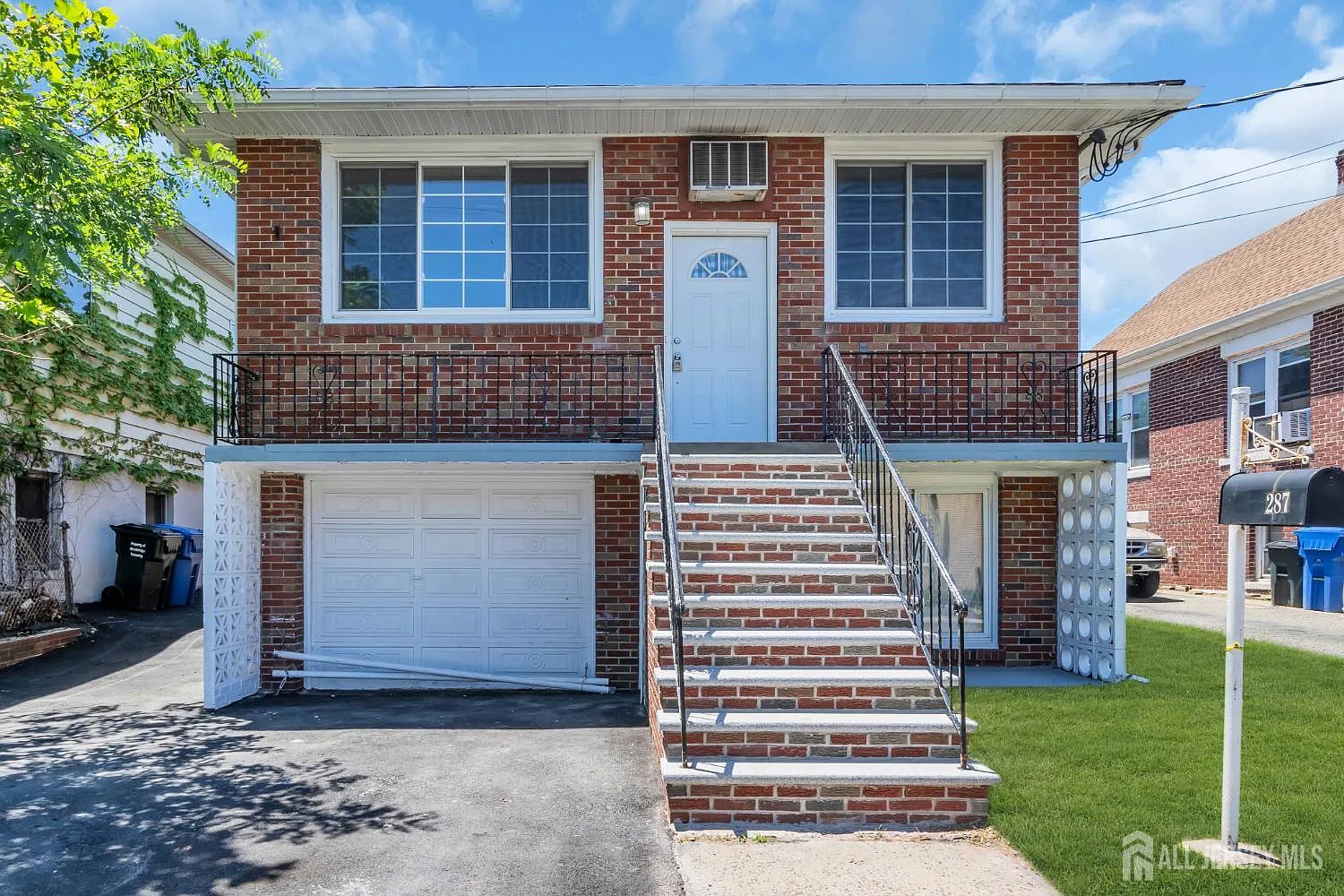 4 bed, 2.0 bath, $4,000 — Photo 1