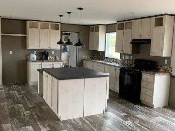 2nd image of 715 W 17th St