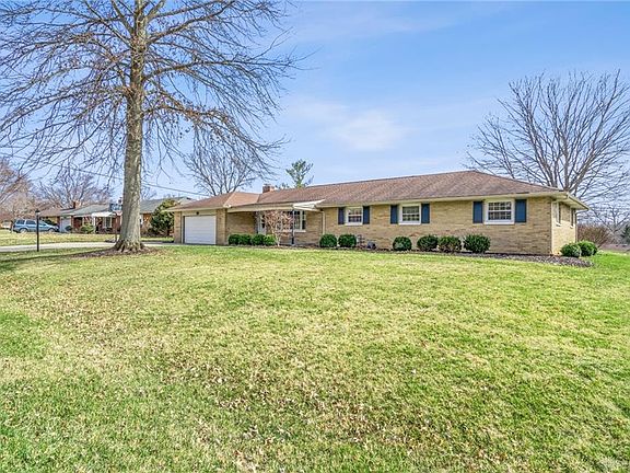 4th image of 4273 Hillcrest Dr