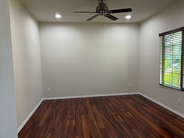 1019 W Spur Dr — Photo 5