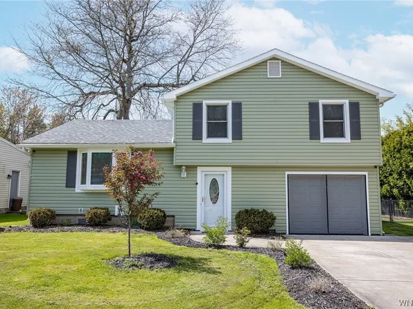 25 Gateway Dr, Batavia, NY 14020
