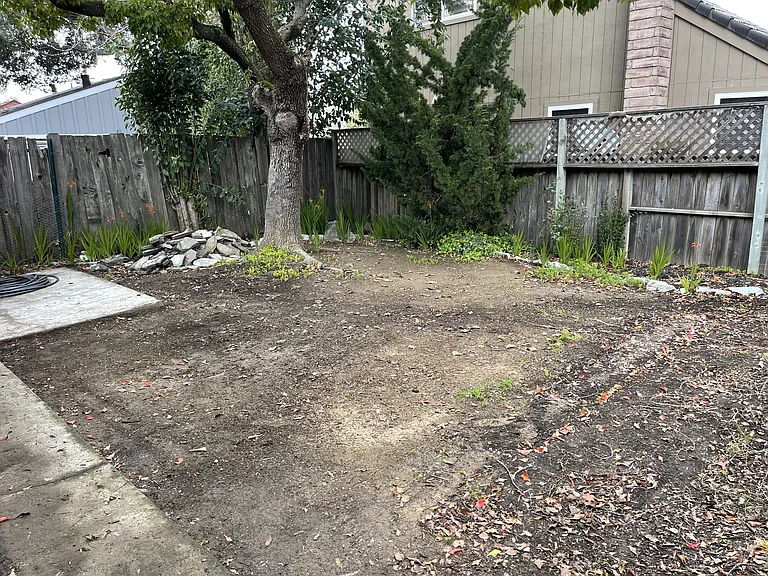 611 6th St — Photo 30