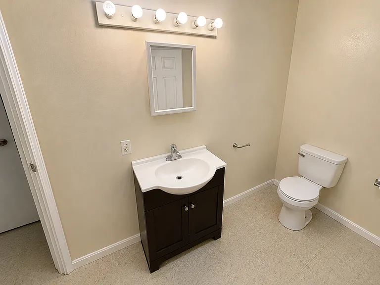 40 Colchester Ave — Photo 15