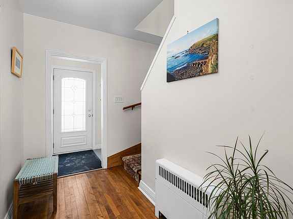3rd image of 118 Boulevard St