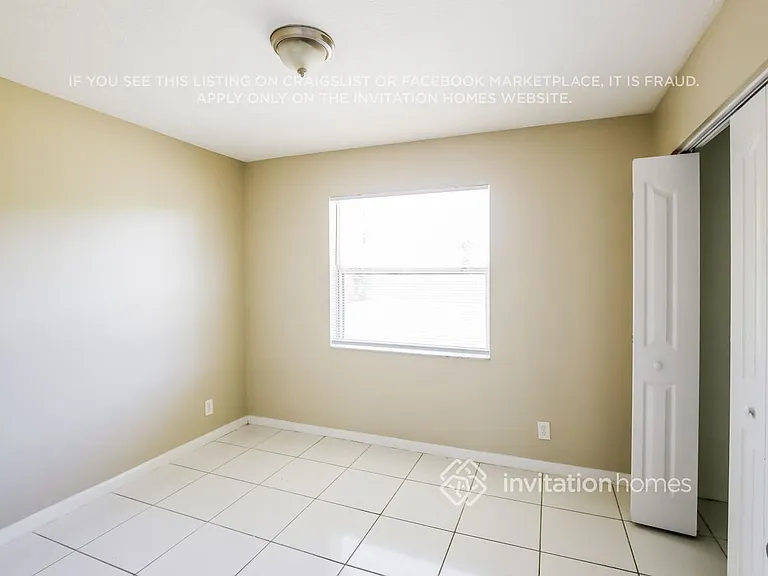 1672 W Breezy Ln — Photo 10