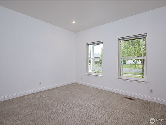 5th image of 1676 Greenbriar Drive