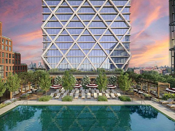 Spacious and Sunny Pool Deck