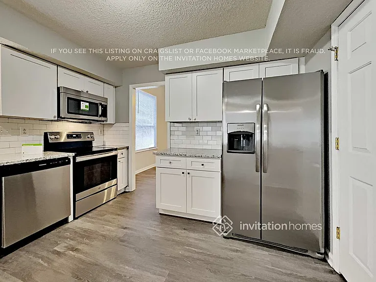 3939 Armitage Dr — Photo 12