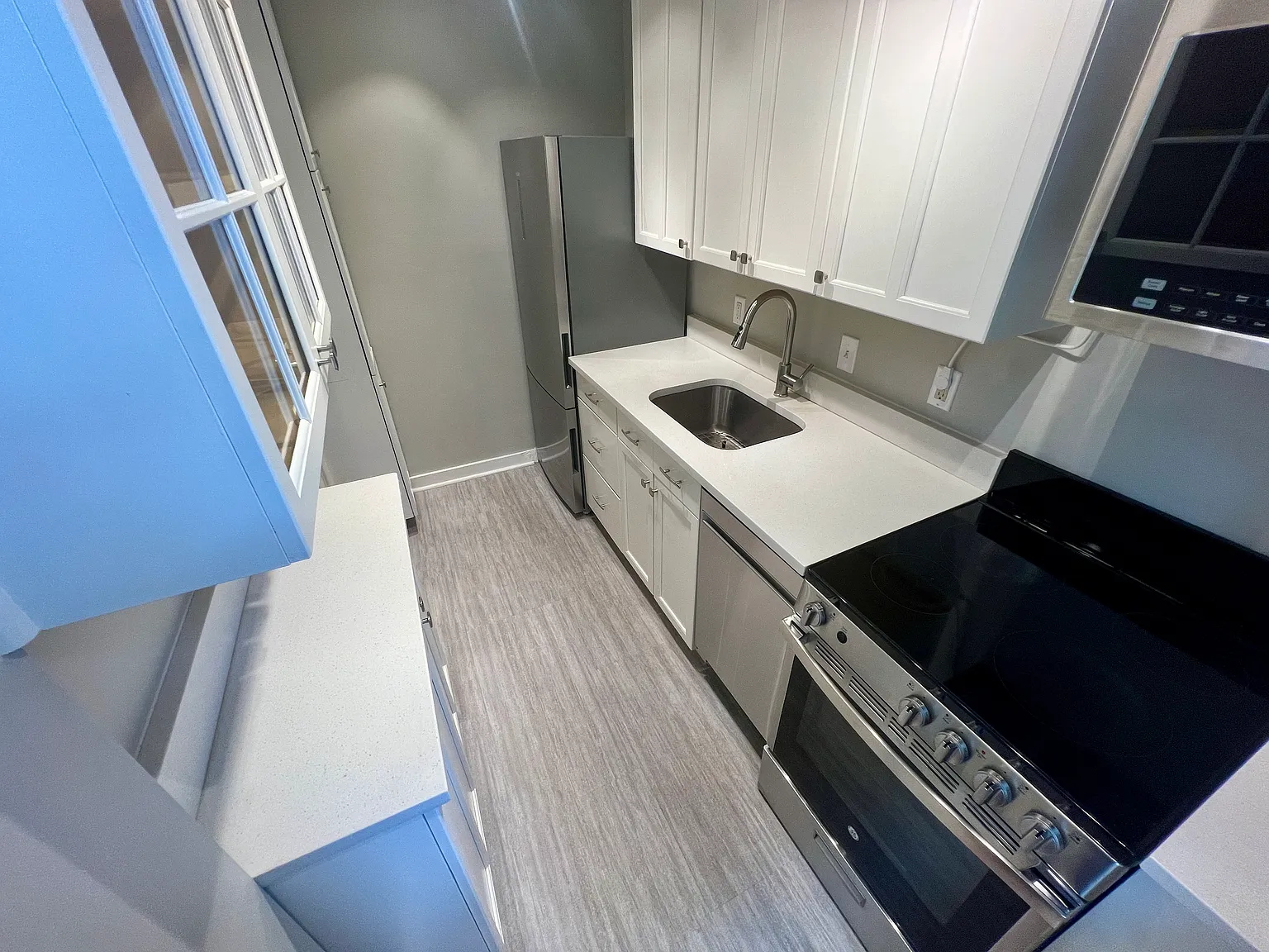 2 bed, 700 sqft, $2,299 — Photo 3