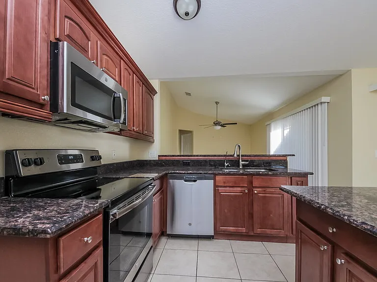 905 Derbyshire Dr — Photo 6