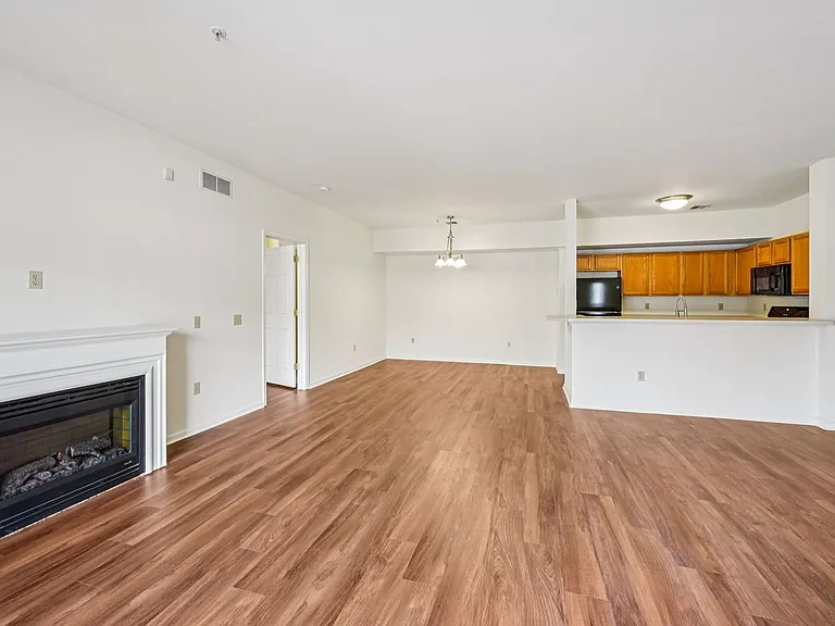 Spring Creek Apartments — Photo 123