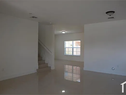 15610 SW 11th Ter — Photo 14