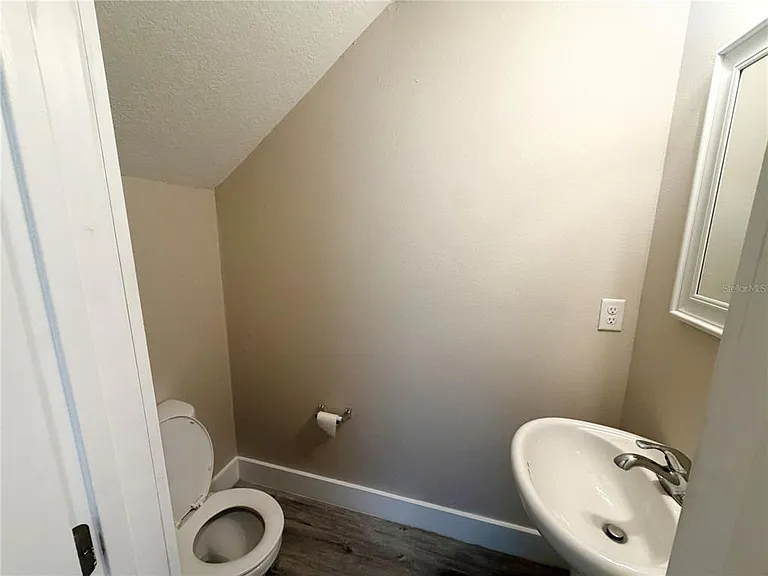 2125 W Saint Joseph St — Photo 16