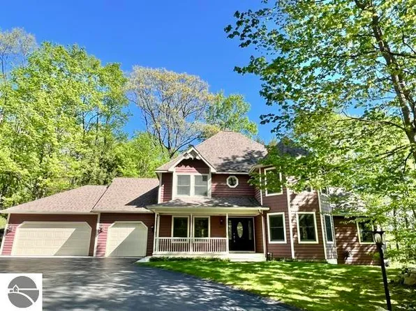 10057 E Leeward Shores Dr, Traverse City, MI 49684