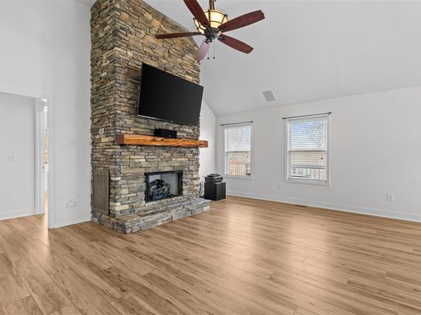 1215 Andersonville Rd, Townville, SC 29689