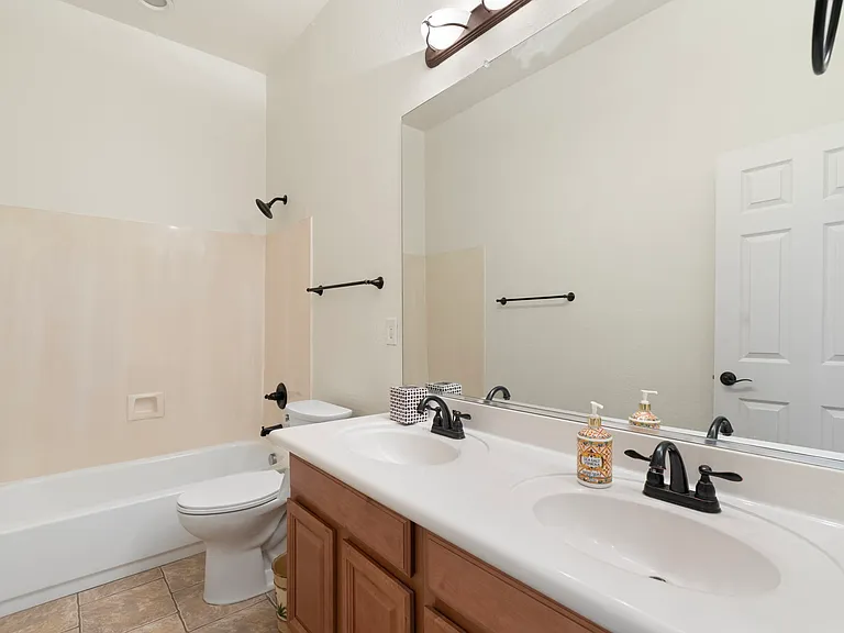 8614 W Morten Ave — Photo 25