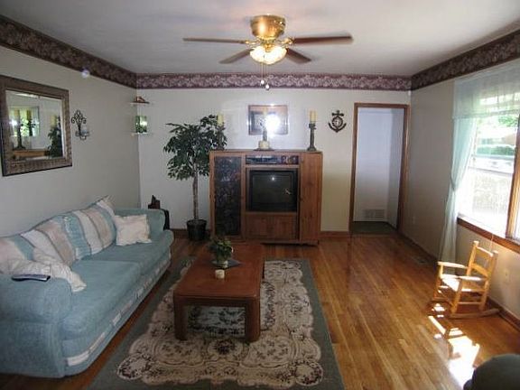5th image of 267 Malden Ln